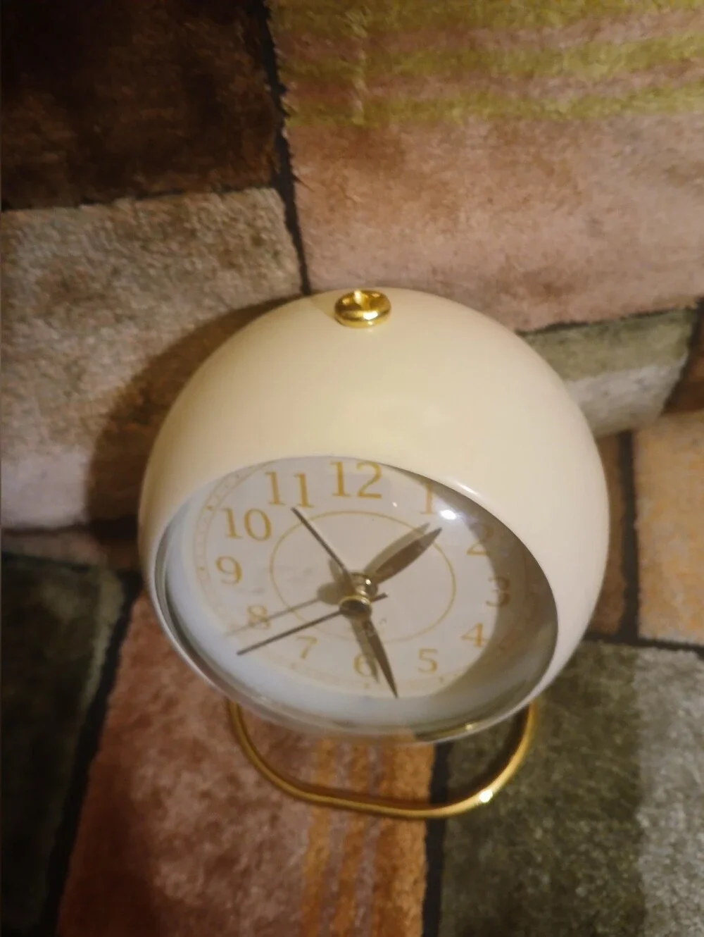 White and Gold Round Table Clock